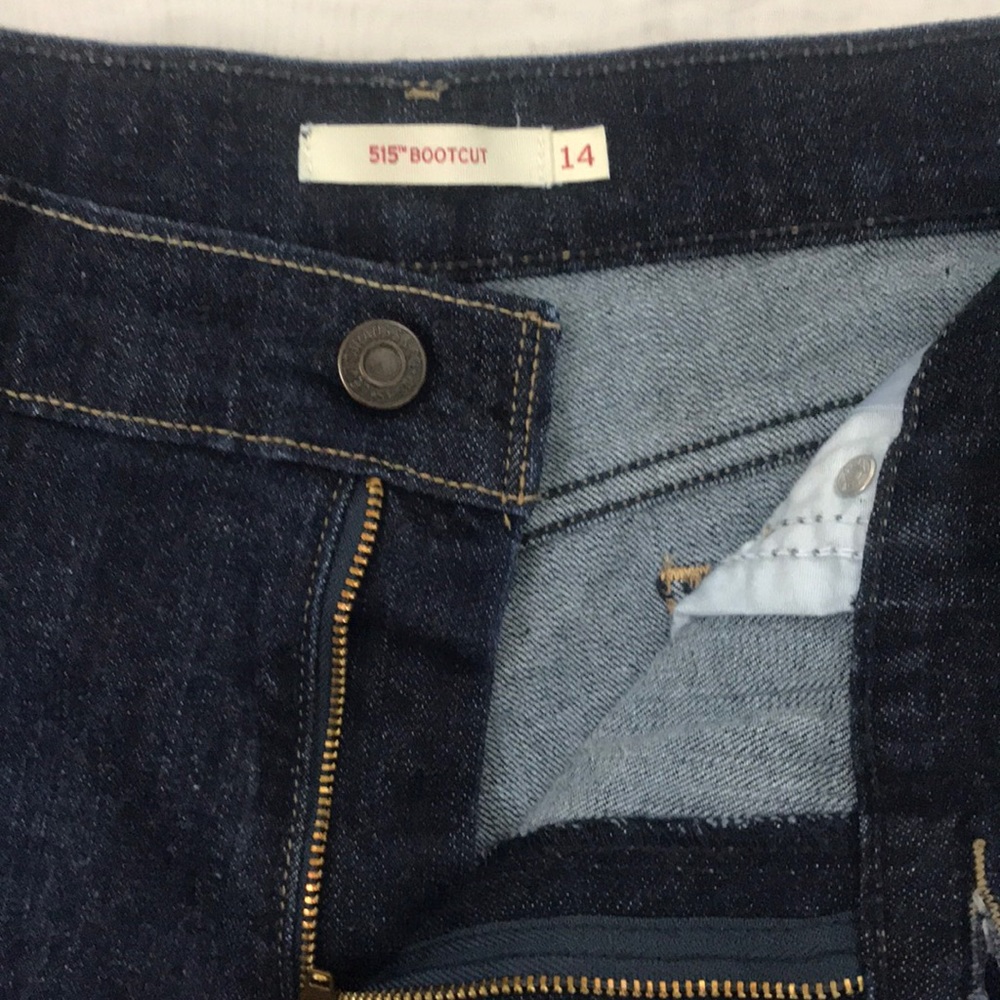 Levi’s 515 distressed edge cutoffs Size 14 - Picture 4 of 6